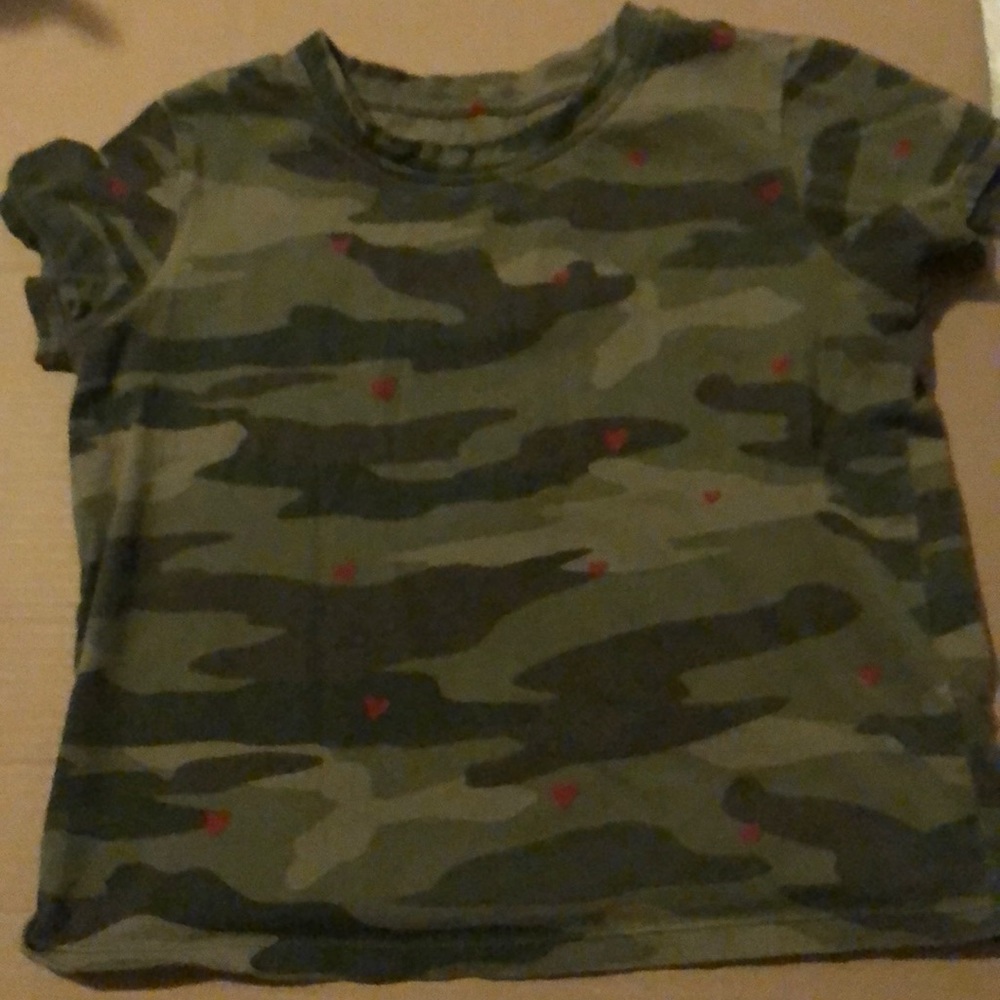 A tee shirt